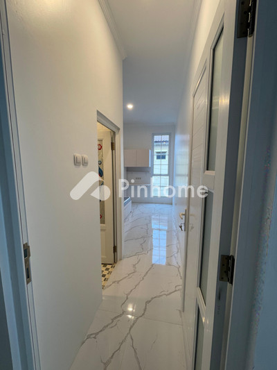 Dijual Kost Di Depok 10 Kamar Kosan Mewah Furnish 3 Lantai di Kukusan Beji Dekat Kampus UI — foto 5