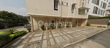 Kost 4 Lantai Exclusive Lincoln Drive Dormitory KT 27+1 — foto 4