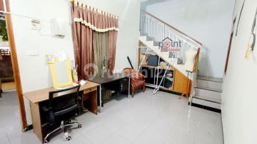Rumah Kost dan Rumah Induk Aktif 2 Lantai dekat UNS — foto 3