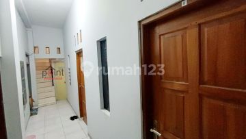 Rumah Kost dan Rumah Induk Aktif 2 Lantai dekat UNS — foto 5