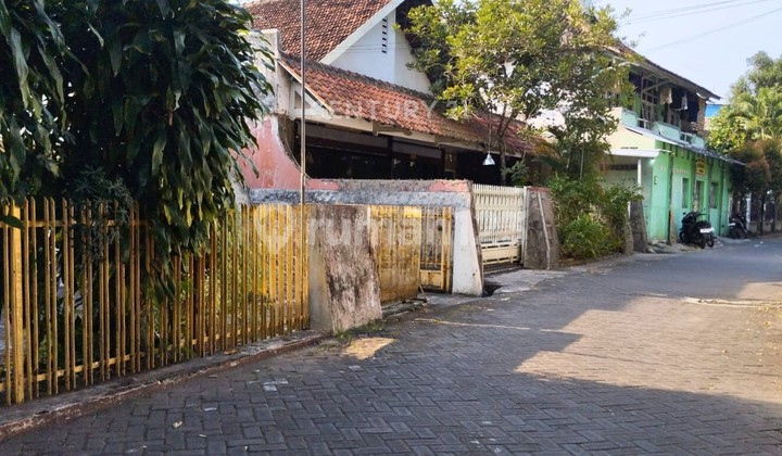 Tanah + Bangunan di Samirono, 300 m ke UNY (Cocok untuk Kos)